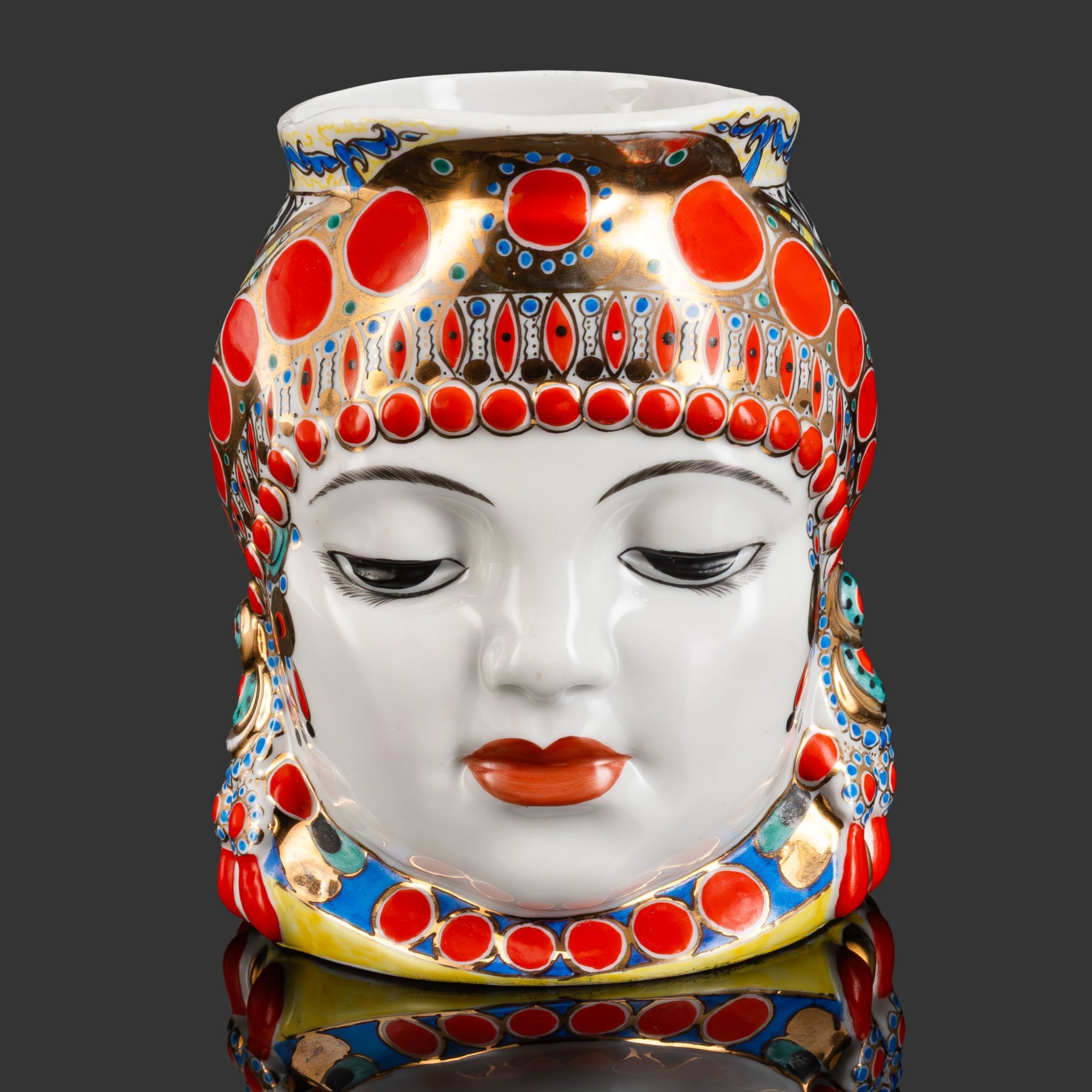 Кружка декоративная "Молоко" (с плоским дном), скульптор Данько Н.Я., художник Воробьевский А.В., Ленинградский фарфоровый завод (ЛФЗ)