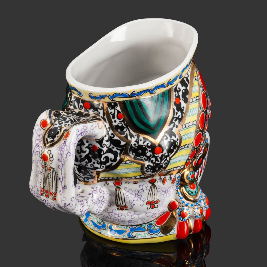 Кружка декоративная "Молоко" (с плоским дном), скульптор Данько Н.Я., художник Воробьевский А.В., Ленинградский фарфоровый завод (ЛФЗ)