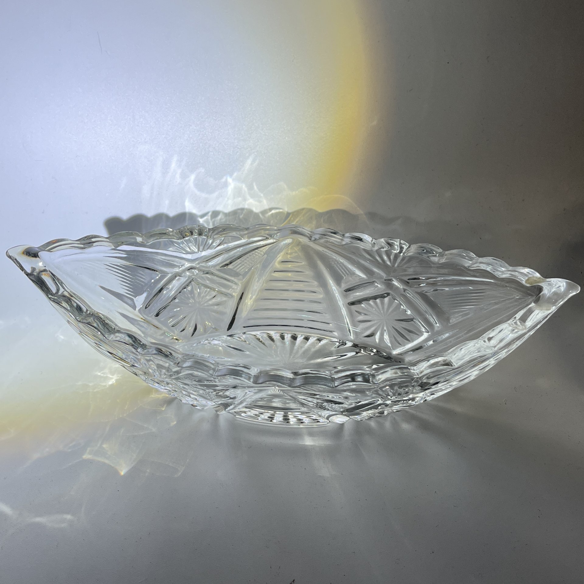 Салатник-ладья с геометрическим декором небольшого размера, хрусталь, пресс, СССР, 1970-1990 гг.