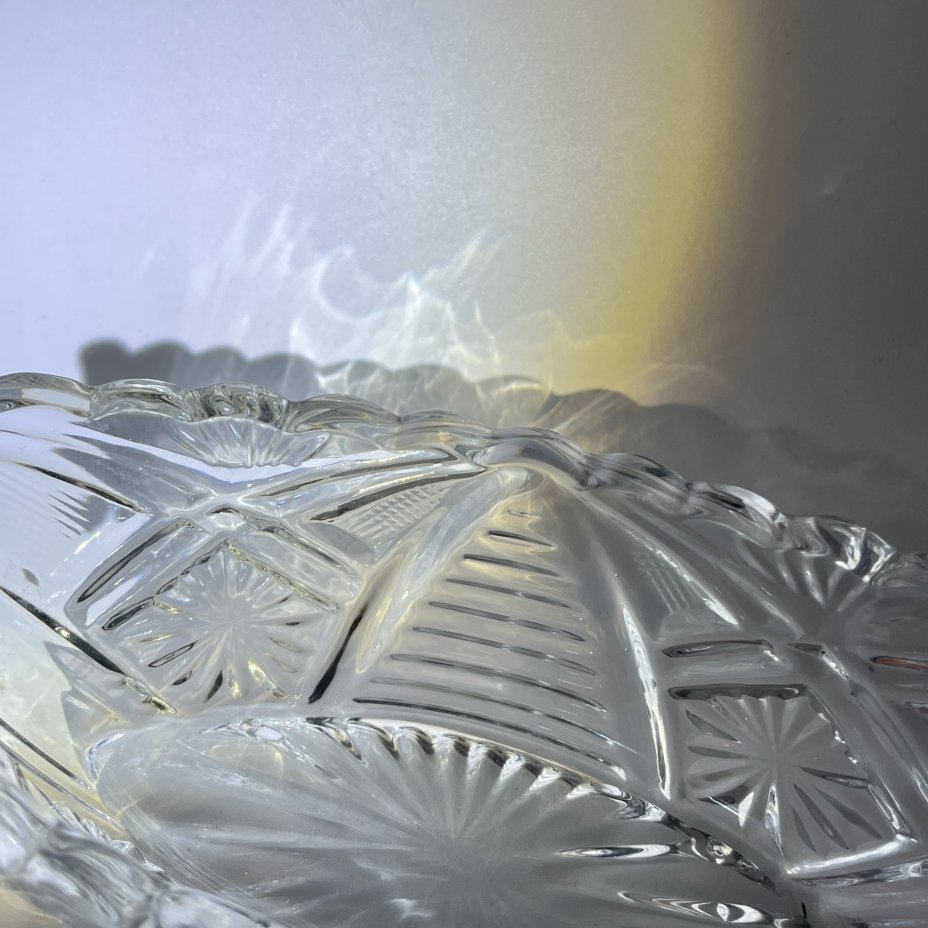 Салатник-ладья с геометрическим декором небольшого размера