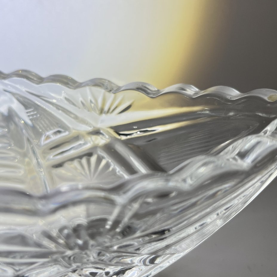 Салатник-ладья с геометрическим декором небольшого размера