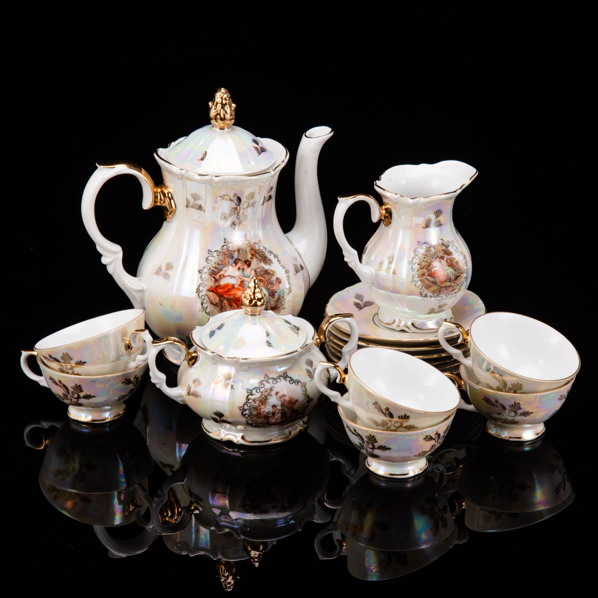 Сервиз кофейный, украшенный декором в виде роз, фарфор, люстр, деколь, Европа, 1970-1990 гг.