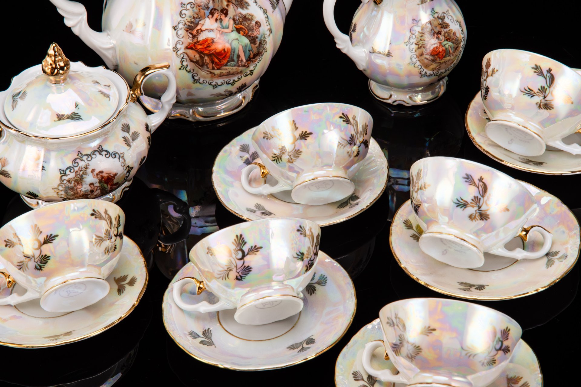 Сервиз кофейный, украшенный декором в виде роз, фарфор, люстр, деколь, Европа, 1970-1990 гг.