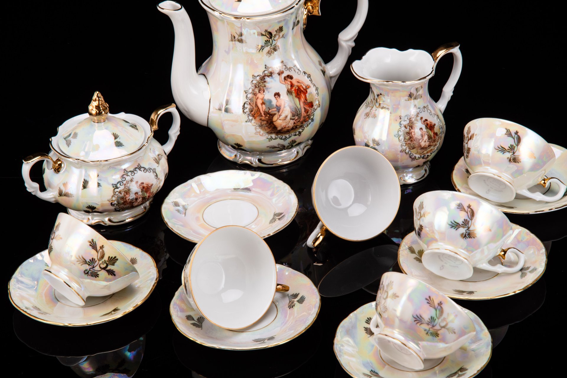 Сервиз кофейный, украшенный декором в виде роз, фарфор, люстр, деколь, Европа, 1970-1990 гг.