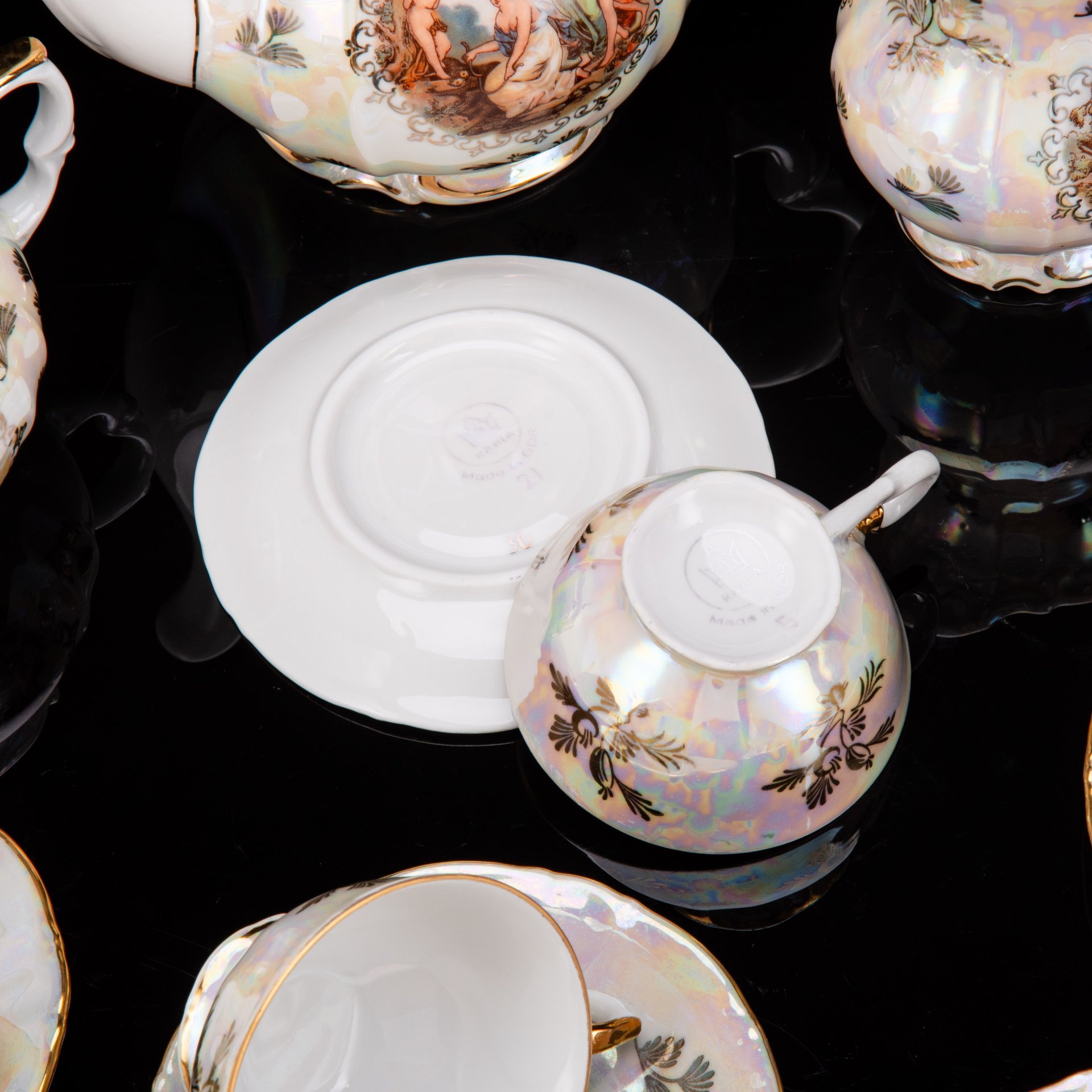 Сервиз кофейный, украшенный декором в виде роз, фарфор, люстр, деколь, Европа, 1970-1990 гг.