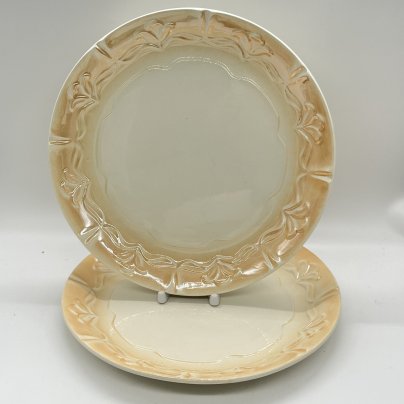 Два сервировочных блюда с объемным цветочным декором, фаянс, аэрография, Будянский фаянсовый завод «Серп и молот», СССР, 1967-1991 гг.