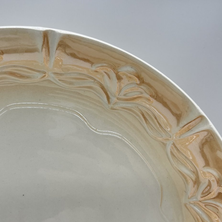 Два сервировочных блюда с объемным цветочным декором, фаянс, аэрография, Будянский фаянсовый завод «Серп и молот», СССР, 1967-1991 гг.