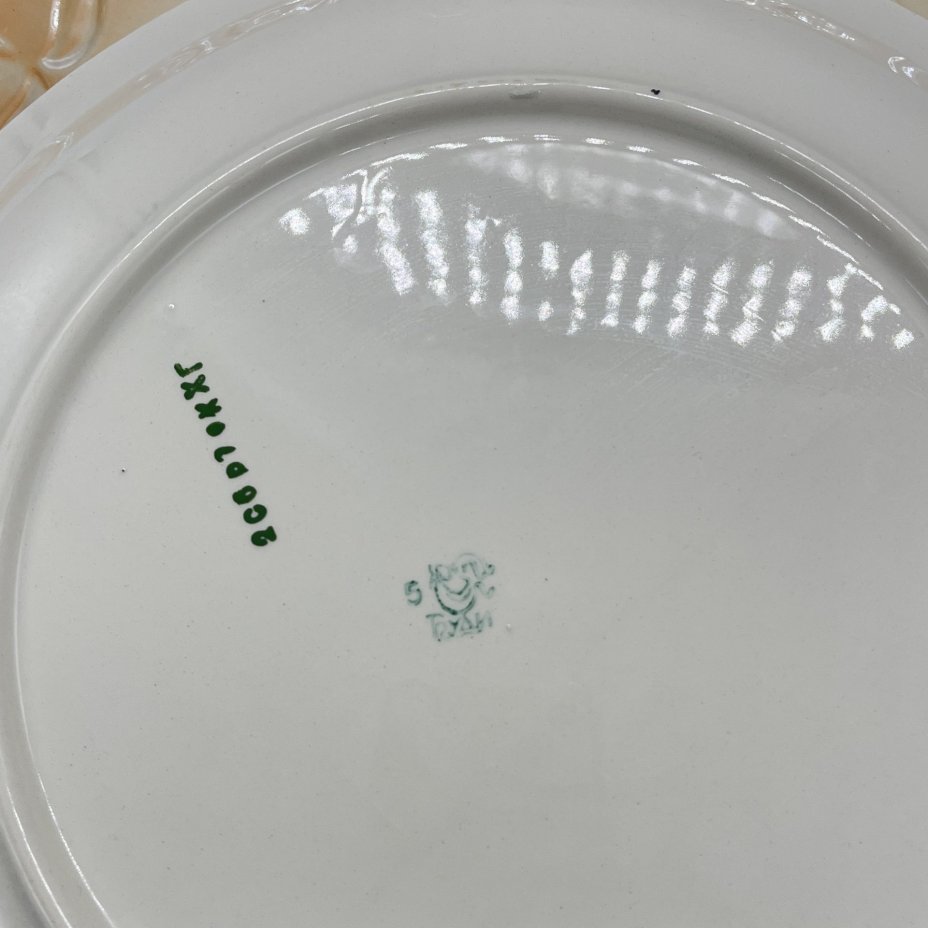 Два сервировочных блюда с объемным цветочным декором, фаянс, аэрография, Будянский фаянсовый завод «Серп и молот», СССР, 1967-1991 гг.