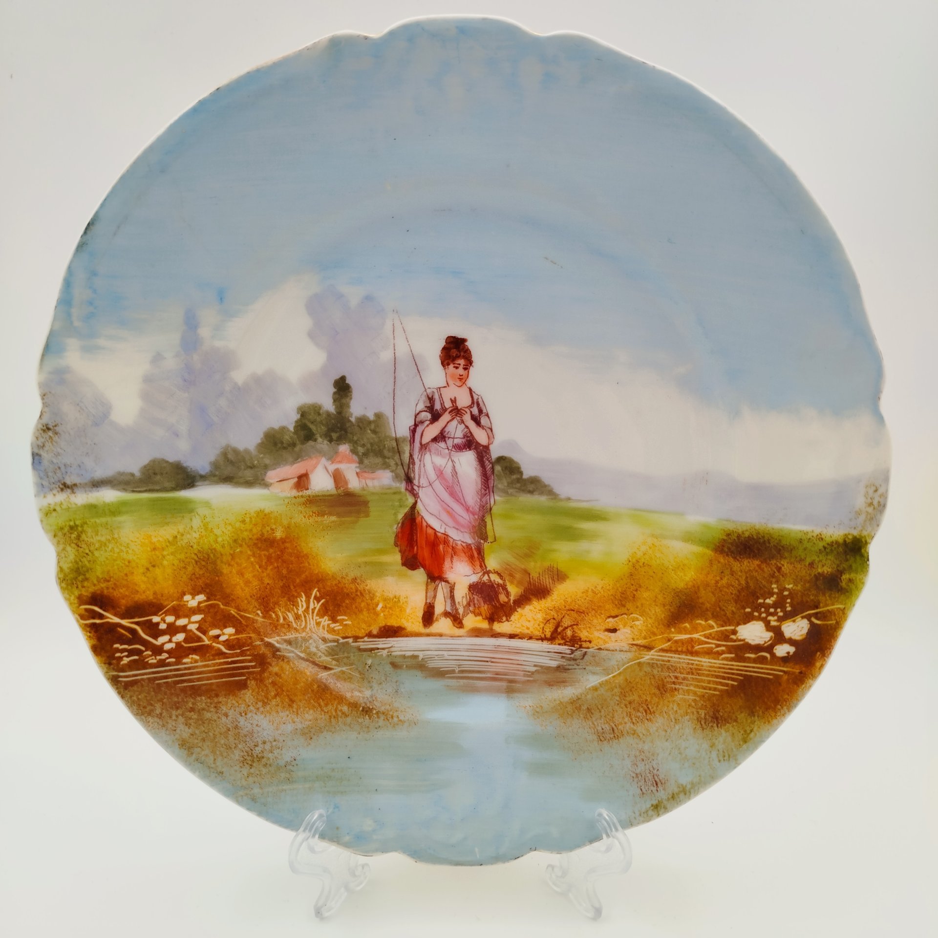 Тарелка декоративная с изображением девушки на рыбалке, Leon Sazerat, фарфор, деколь, роспись, Limoges, Франция, 1890-1906 гг.