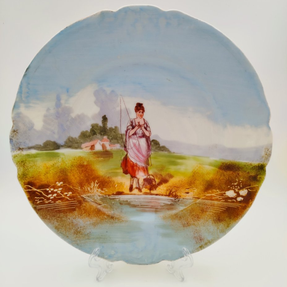 Тарелка декоративная с изображением девушки на рыбалке, Leon Sazerat, фарфор, деколь, роспись, Limoges, Франция, 1890-1906 гг.
