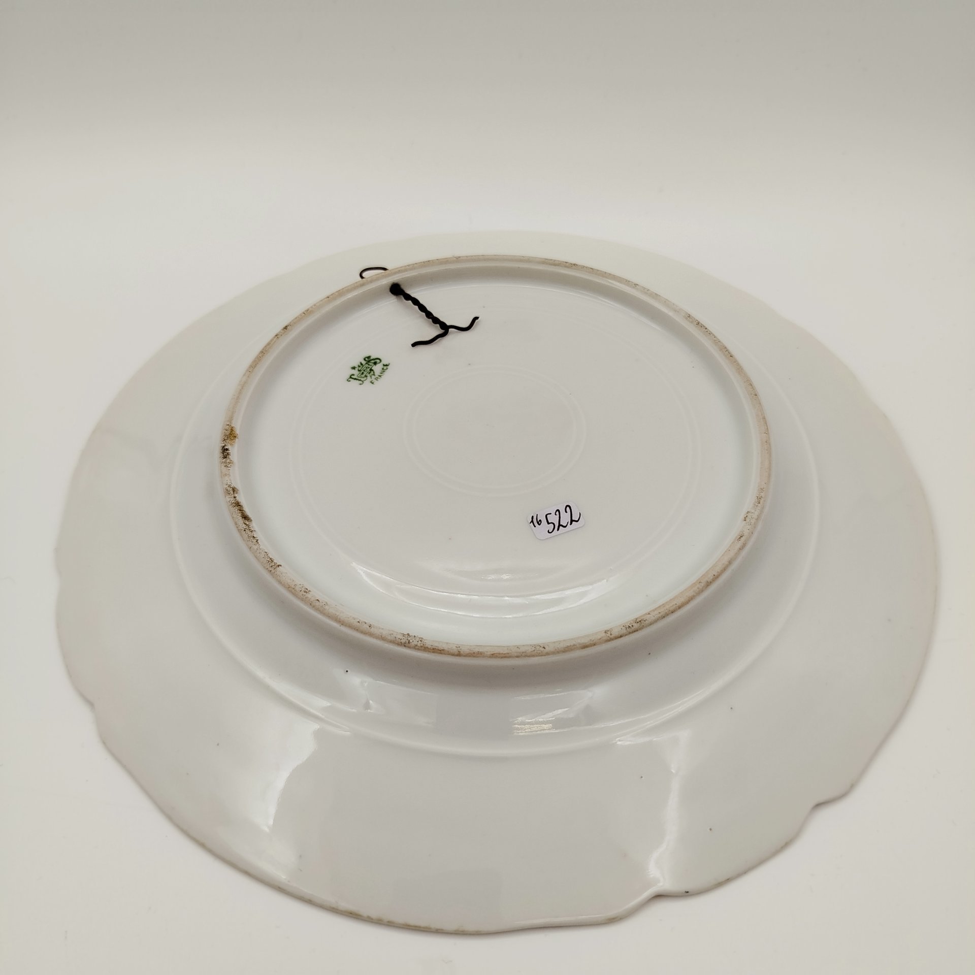 Тарелка декоративная с изображением девушки на рыбалке, Leon Sazerat, фарфор, деколь, роспись, Limoges, Франция, 1890-1906 гг.