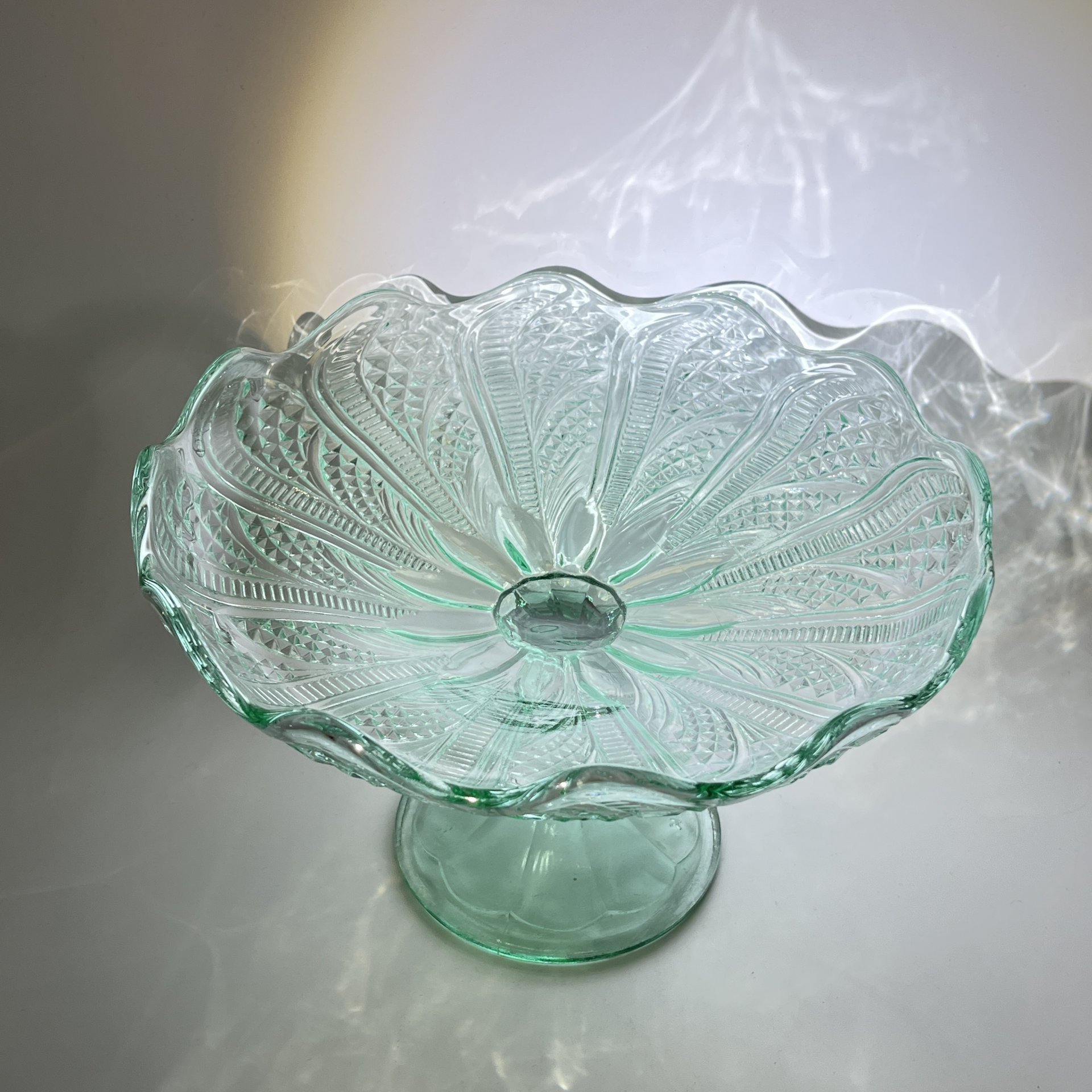 Фруктовница  зеленого оттенка с рельефным декором, Львовское СПО «Радуга», стекло, пресс, СССР, 1950-1970 гг.