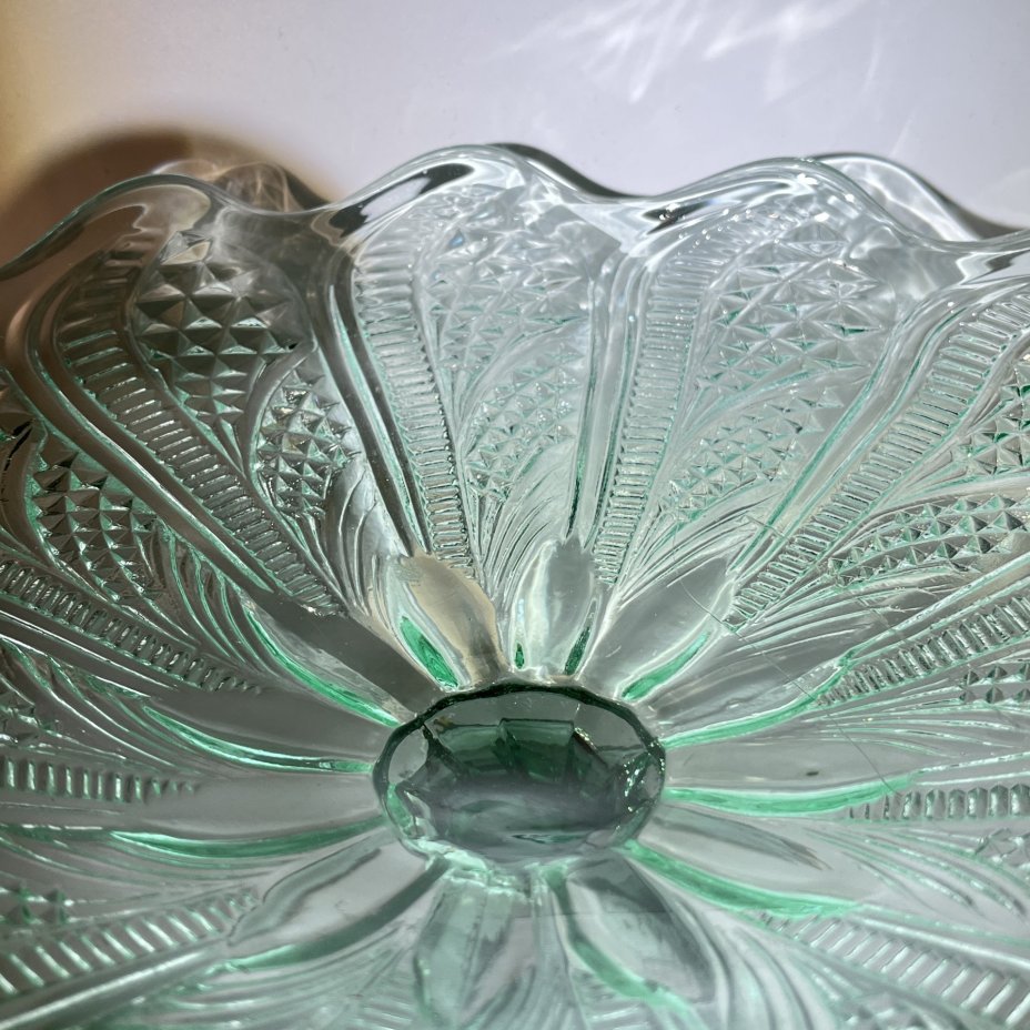 Фруктовница  зеленого оттенка с рельефным декором, Львовское СПО «Радуга»