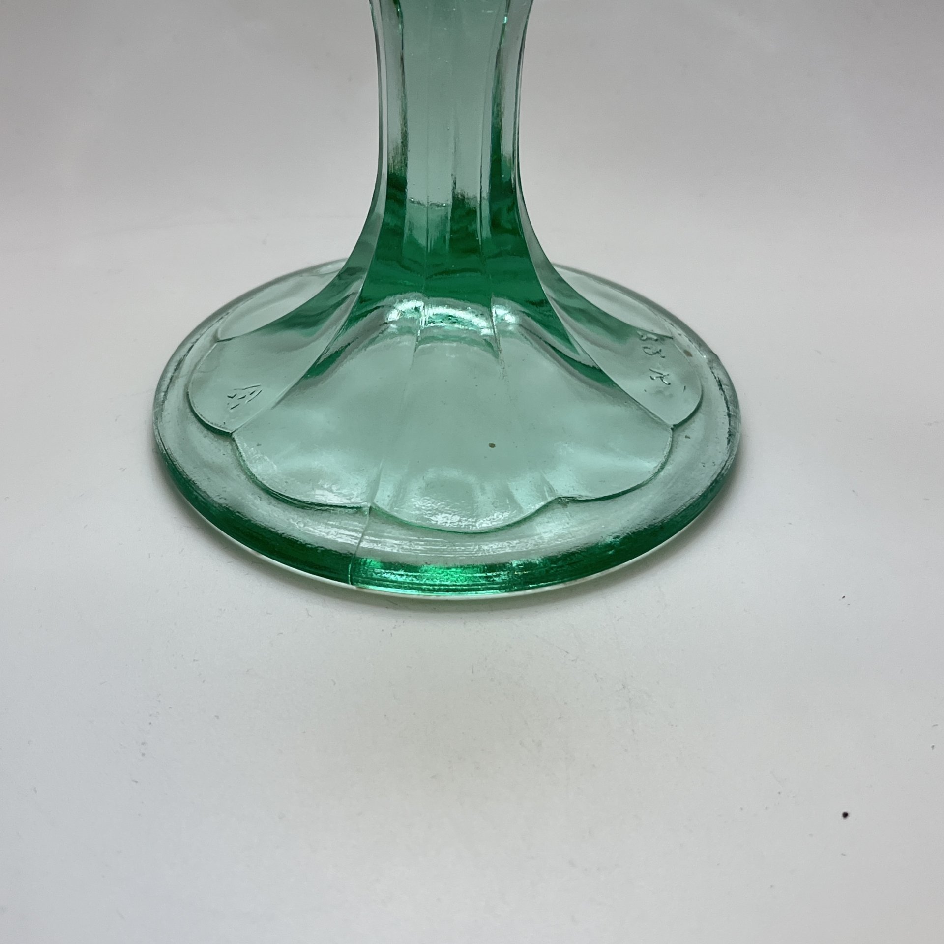 Фруктовница  зеленого оттенка с рельефным декором, Львовское СПО «Радуга», стекло, пресс, СССР, 1950-1970 гг.