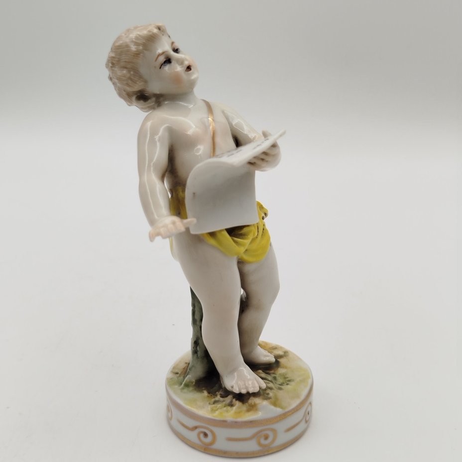 Статуэтка "Путти с нотами", фарфор, роспись, золочение