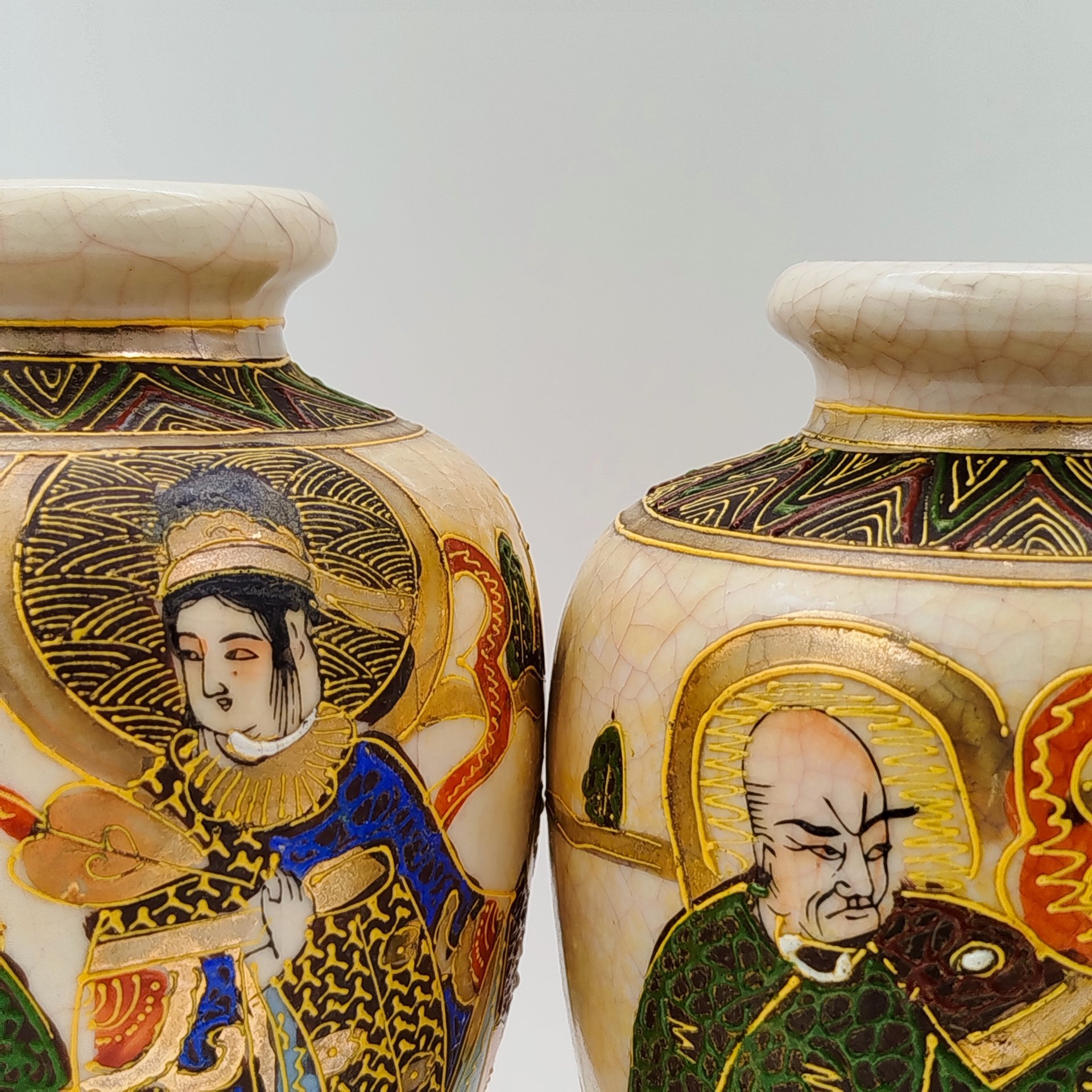 Парные вазы с изображением сцен "Архаты", Сацума (薩摩, Satsuma), фаянс, роспись, золочение, Япония, 1940-1960 гг.