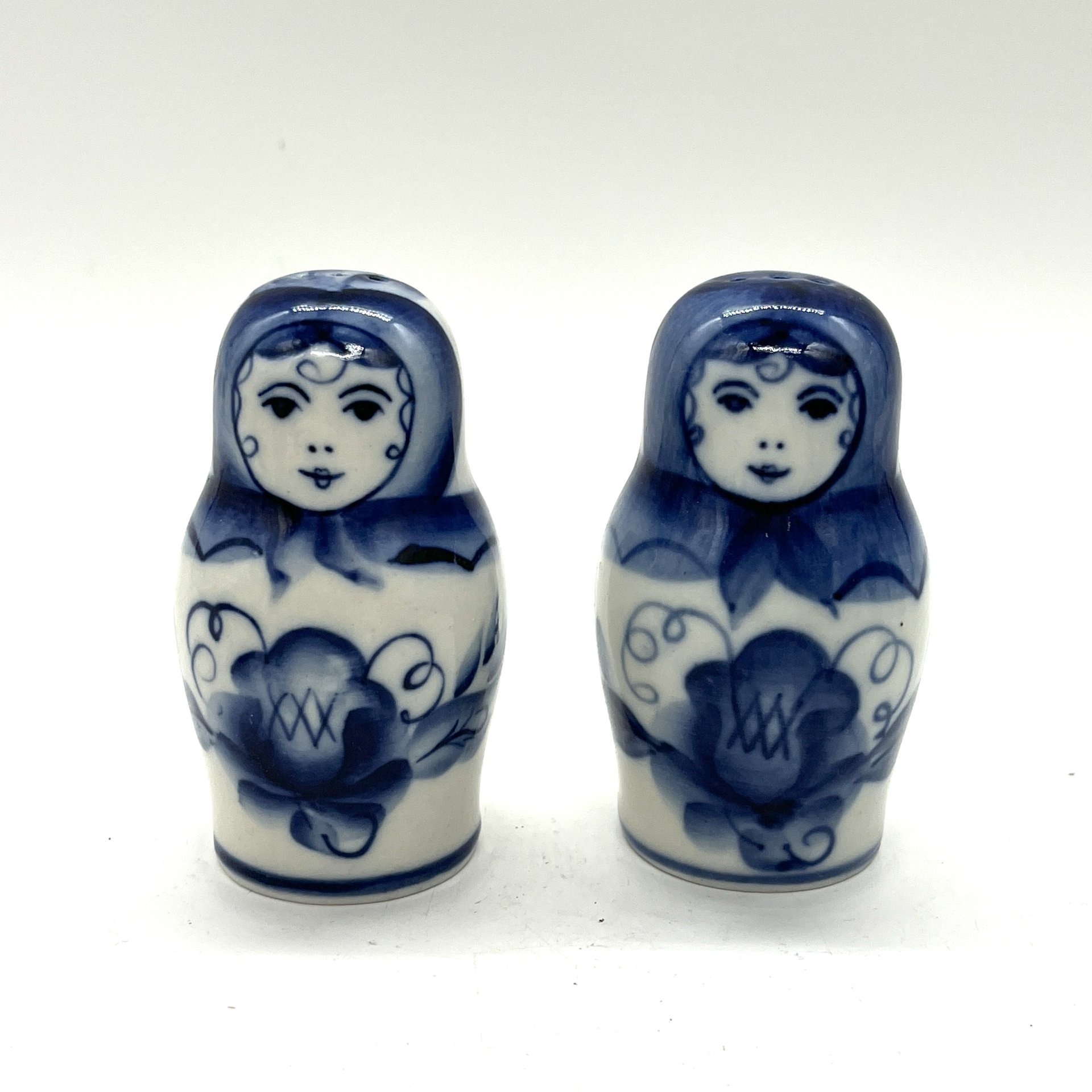 Набор для специй из перечницы и солонки "Матрешки", Гжель