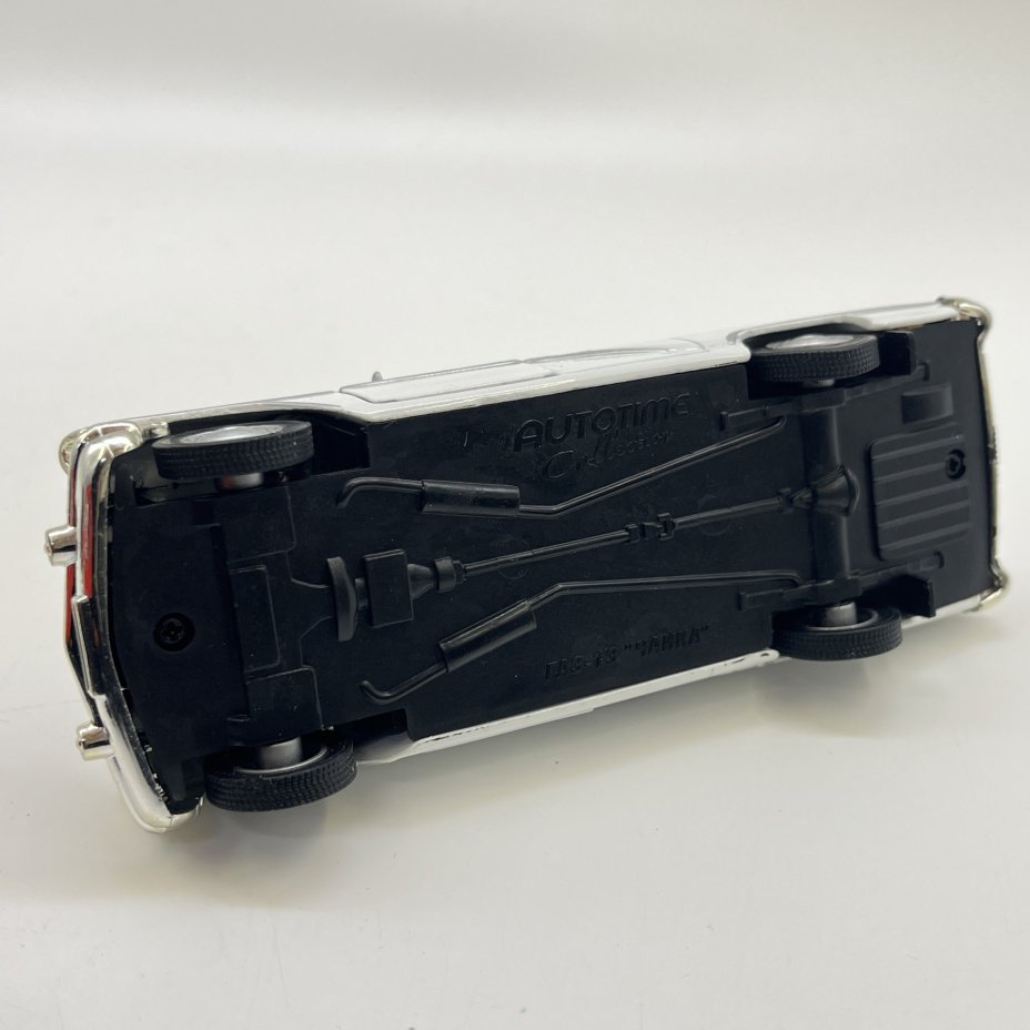 Модель автомобиля ГАЗ-13 "Чайка" Autotime Collection