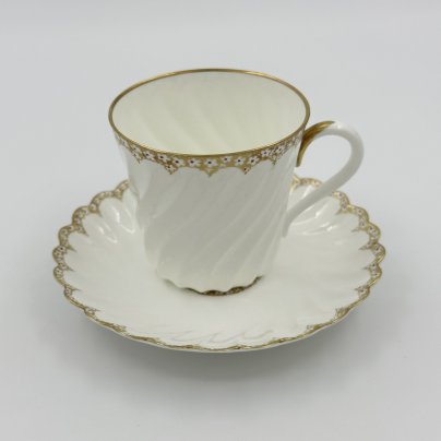 Чайно-кофейная пара, украшенная нежным цветочным декором, форма "Витая", автор формы А.И.Борисов, Ленинградский фарфоровый завод (ЛФЗ)