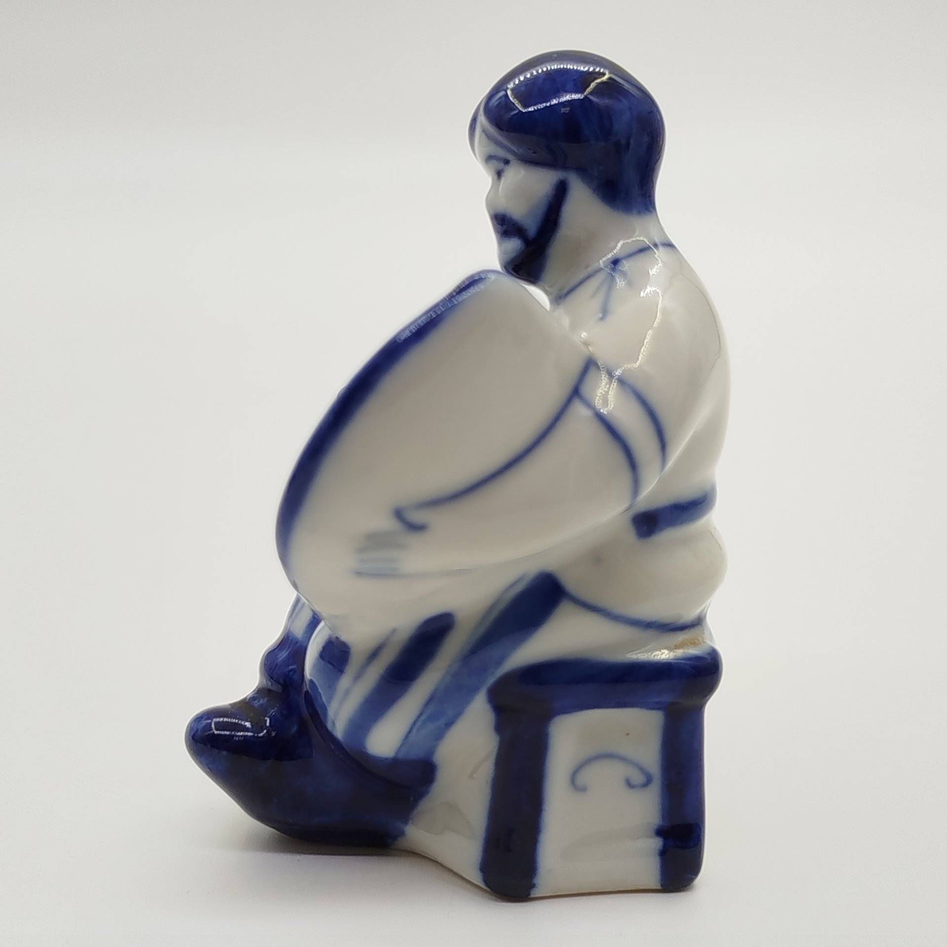 Статуэтка "Жостовский мастер", автор В.В. Неплюев