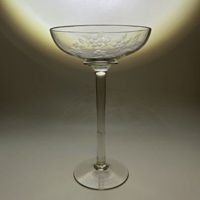 Вазочка (конфетница) на длинной ножке с цветочным декором