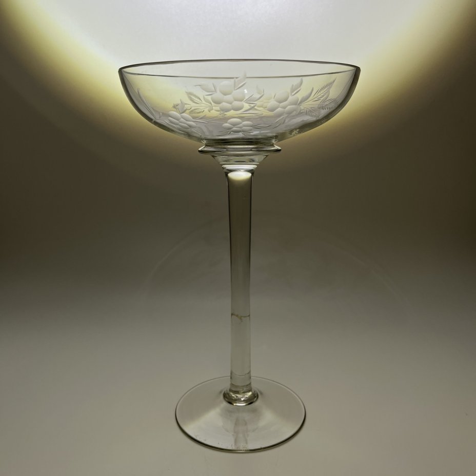 Вазочка (конфетница) на длинной ножке с цветочным декором