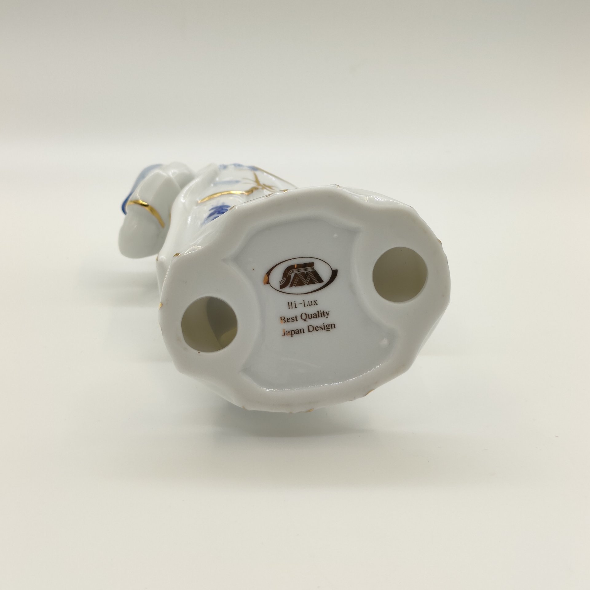 Статуэтка "Галантный кавалер", фарфор, роспись, золочение, Китай, 1980-2000 гг.