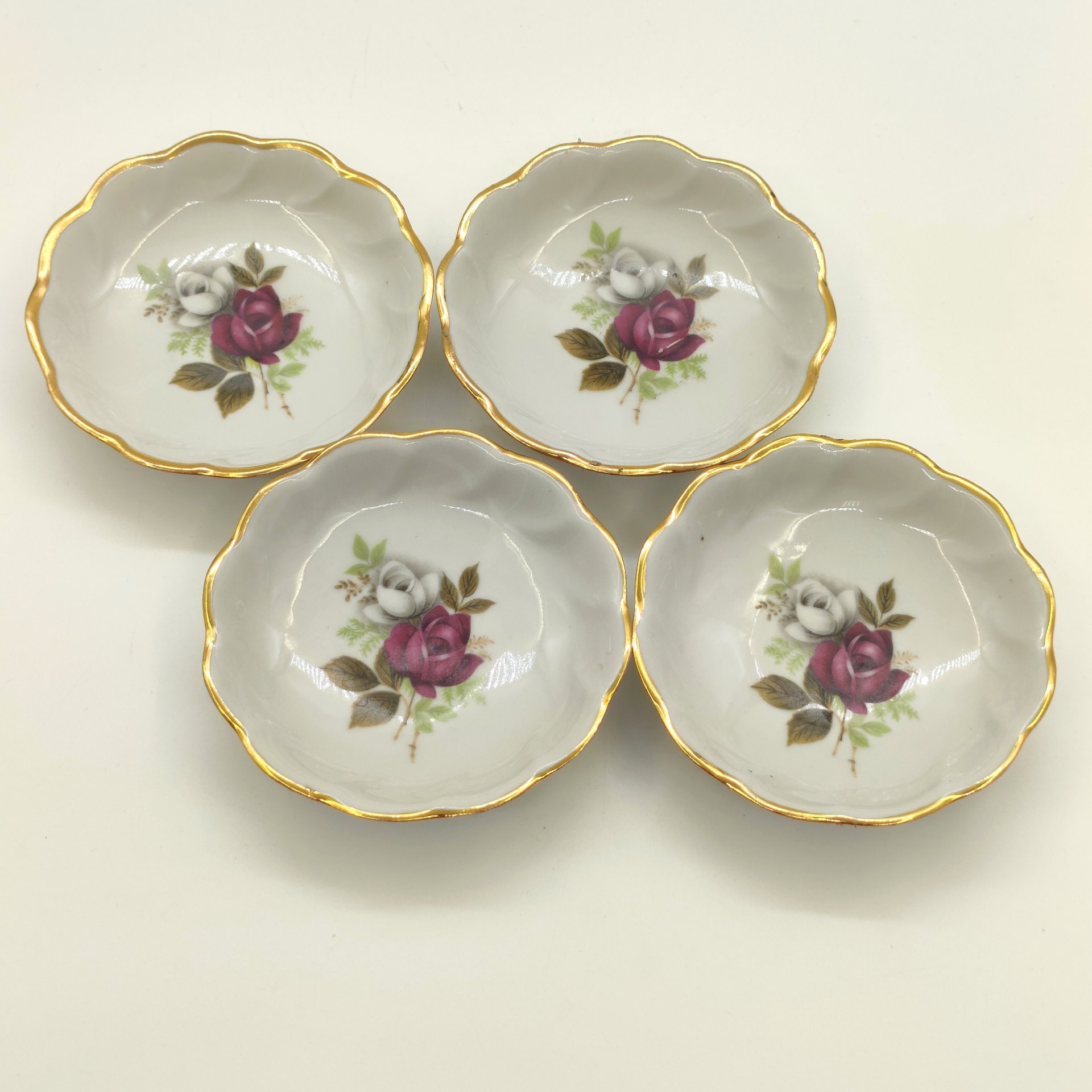 Набор из 4-х розеток с декором в виде роз, фарфор, деколь, золочение, Ленинградский опытный завод (ЛОЗ), СССР, 1984-1991 гг.