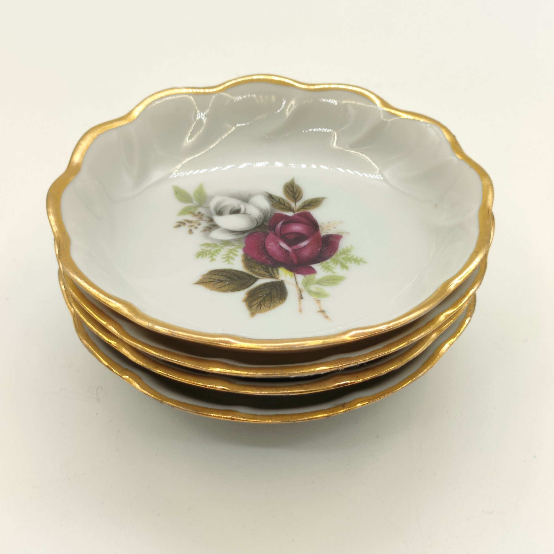 Набор из 4-х розеток с декором в виде роз, фарфор, деколь, золочение, Ленинградский опытный завод (ЛОЗ), СССР, 1984-1991 гг.