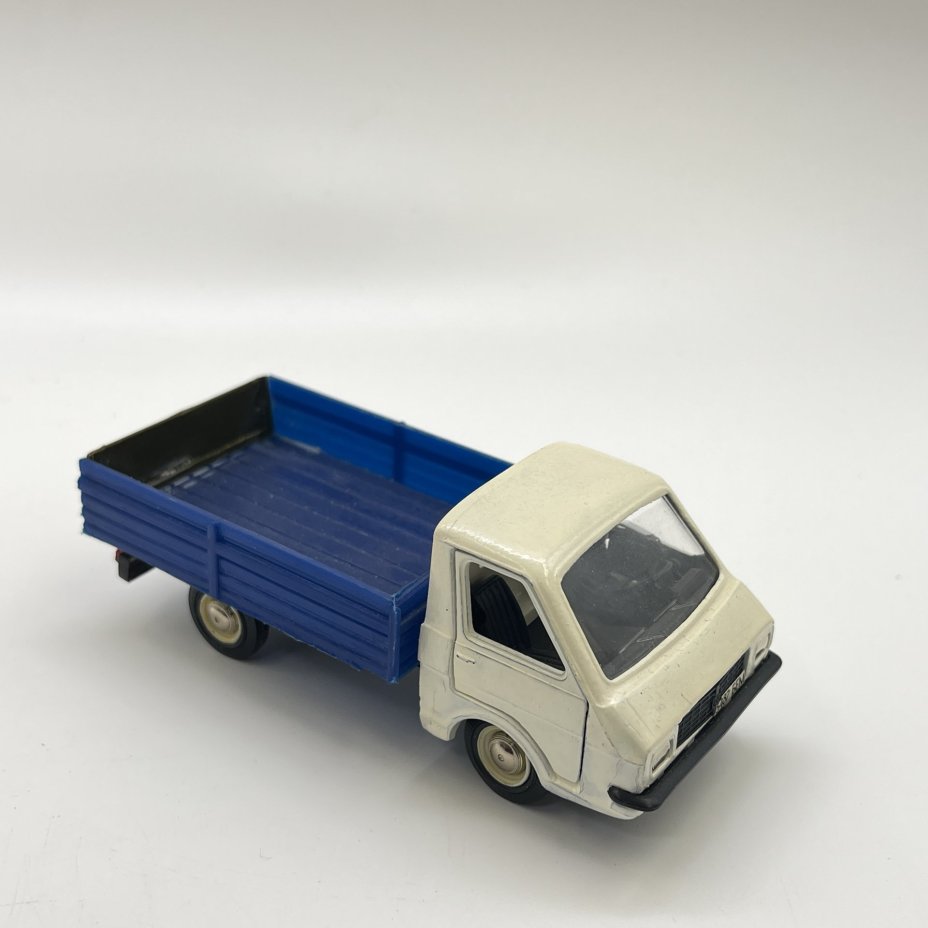 Модель грузовика РАФ-220, масштаб 1:43