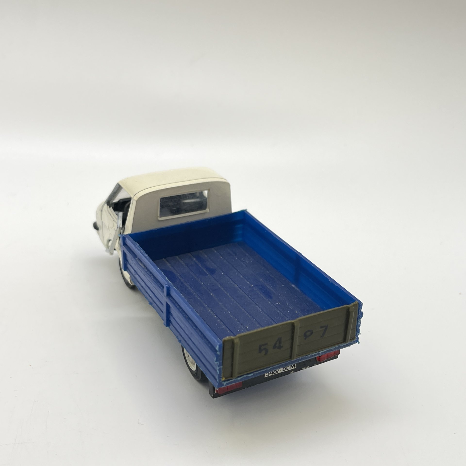 Модель грузовика РАФ-220, масштаб 1:43