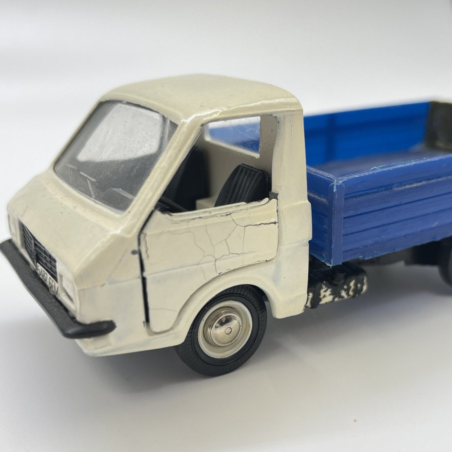 Модель грузовика РАФ-220, масштаб 1:43