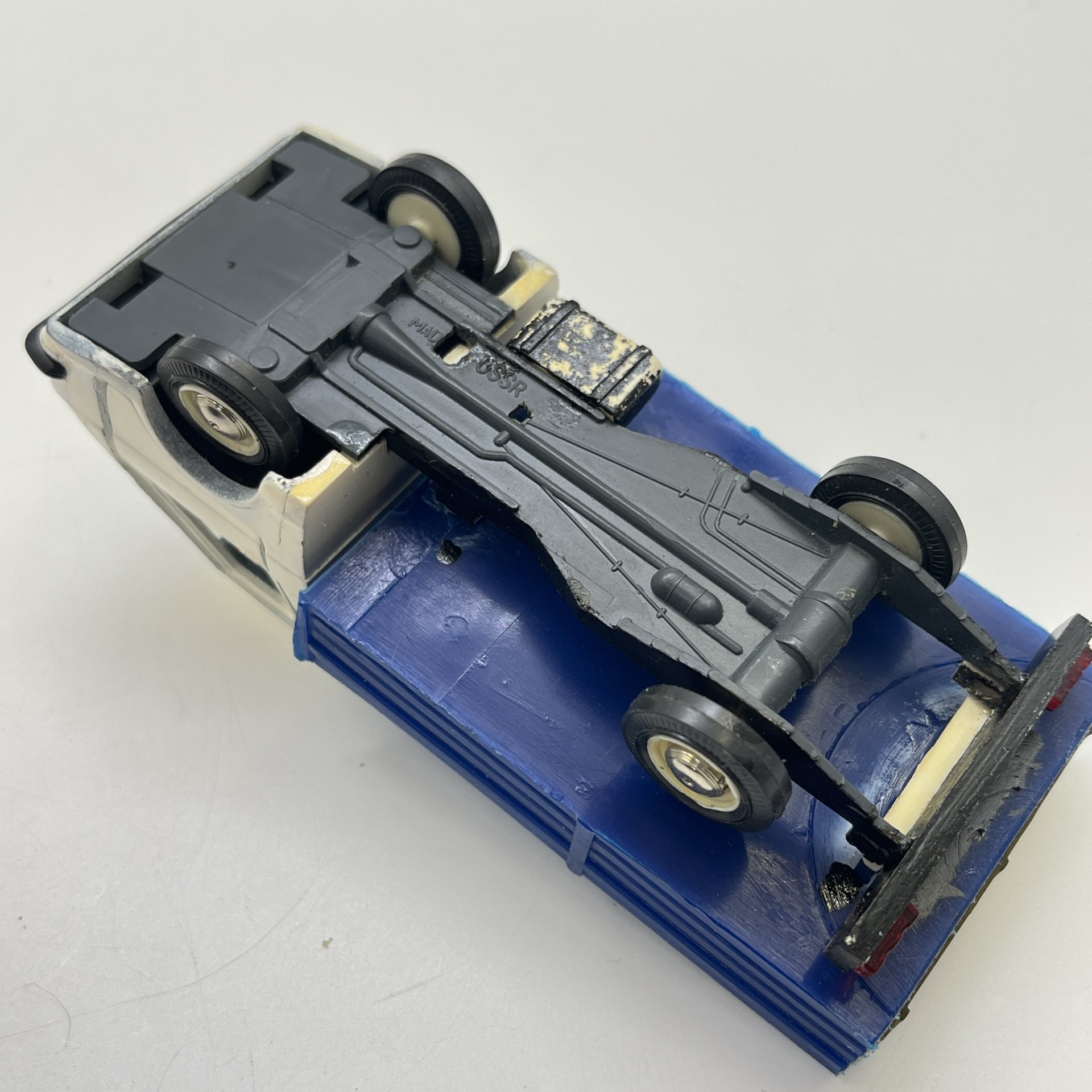 Модель грузовика РАФ-220, масштаб 1:43