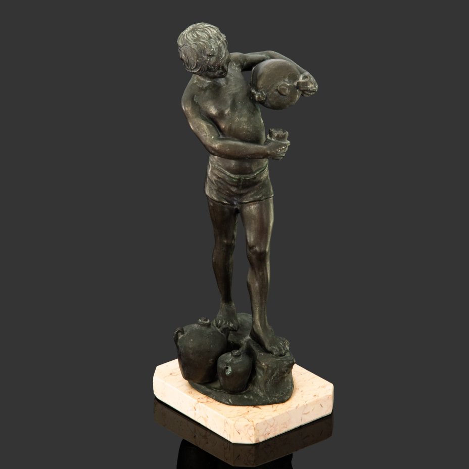 Скульптура "Мальчик с кувшином воды", металл, крашение, камень, Италия, 2000-2010 гг.