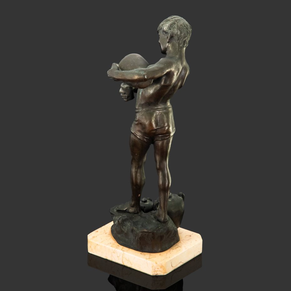 Скульптура "Мальчик с кувшином воды", металл, крашение, камень, Италия, 2000-2010 гг.