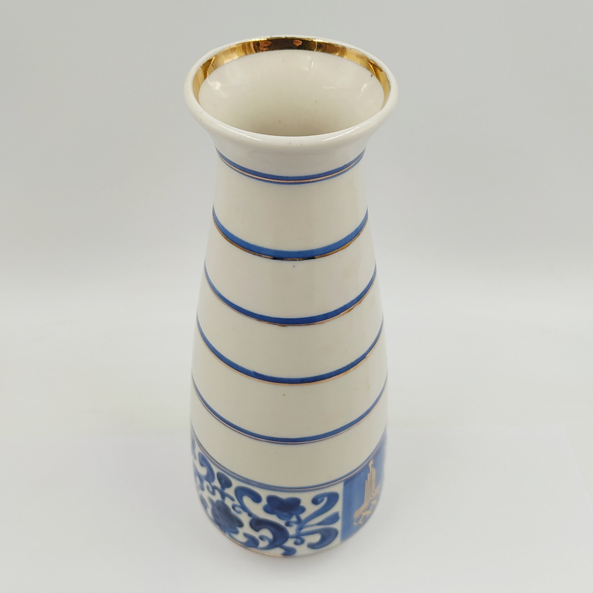 Ваза с растительным декором и олимпийской символикой, фарфор, роспись, золочение, Бронницкий завод фарфоровых изделий «Возрождение», СССР, 1980 г.