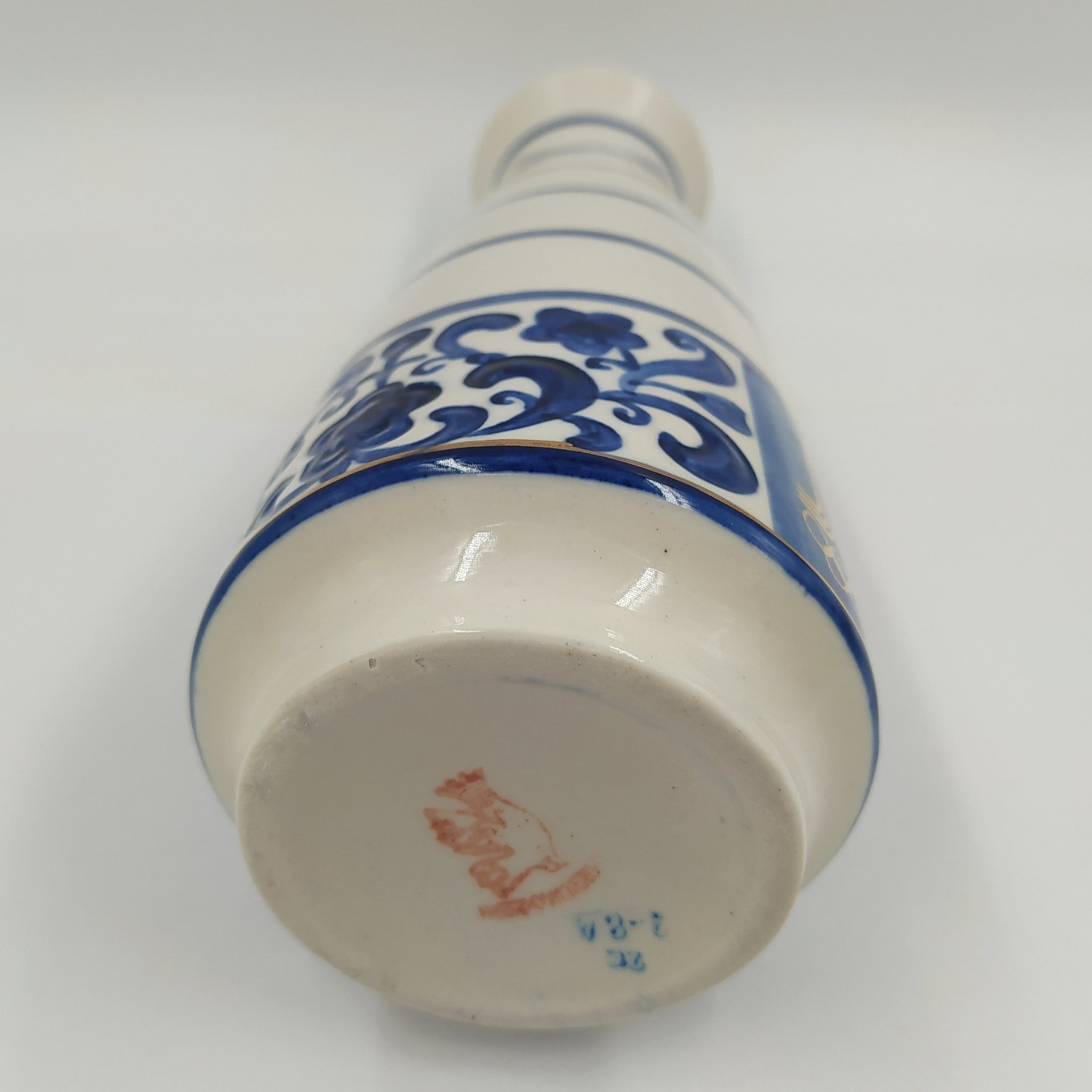 Ваза с растительным декором и олимпийской символикой, фарфор, роспись, золочение, Бронницкий завод фарфоровых изделий «Возрождение», СССР, 1980 г.