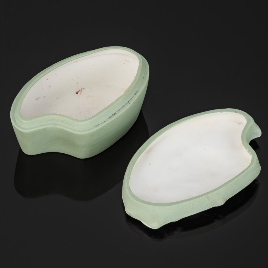 Шкатулка с рельефным женским портретом на крышке, выполненная в стиле модерн, бисквит, крытье, Дмитровский фарфоровый завод (ДФЗ Вербилки), СССР, 1920-1930 гг.