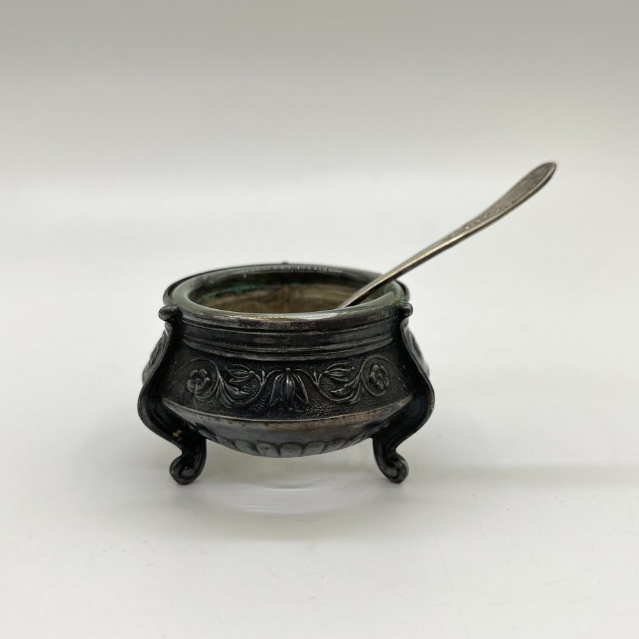 Солонка на ножках с ложечкой, украшенная растительным декором, стекло, металл, Мстерская художественная фабрика  «Ювелир», СССР, 1970-1980 гг., Мстерская художественная фабрика  «Ювелир»