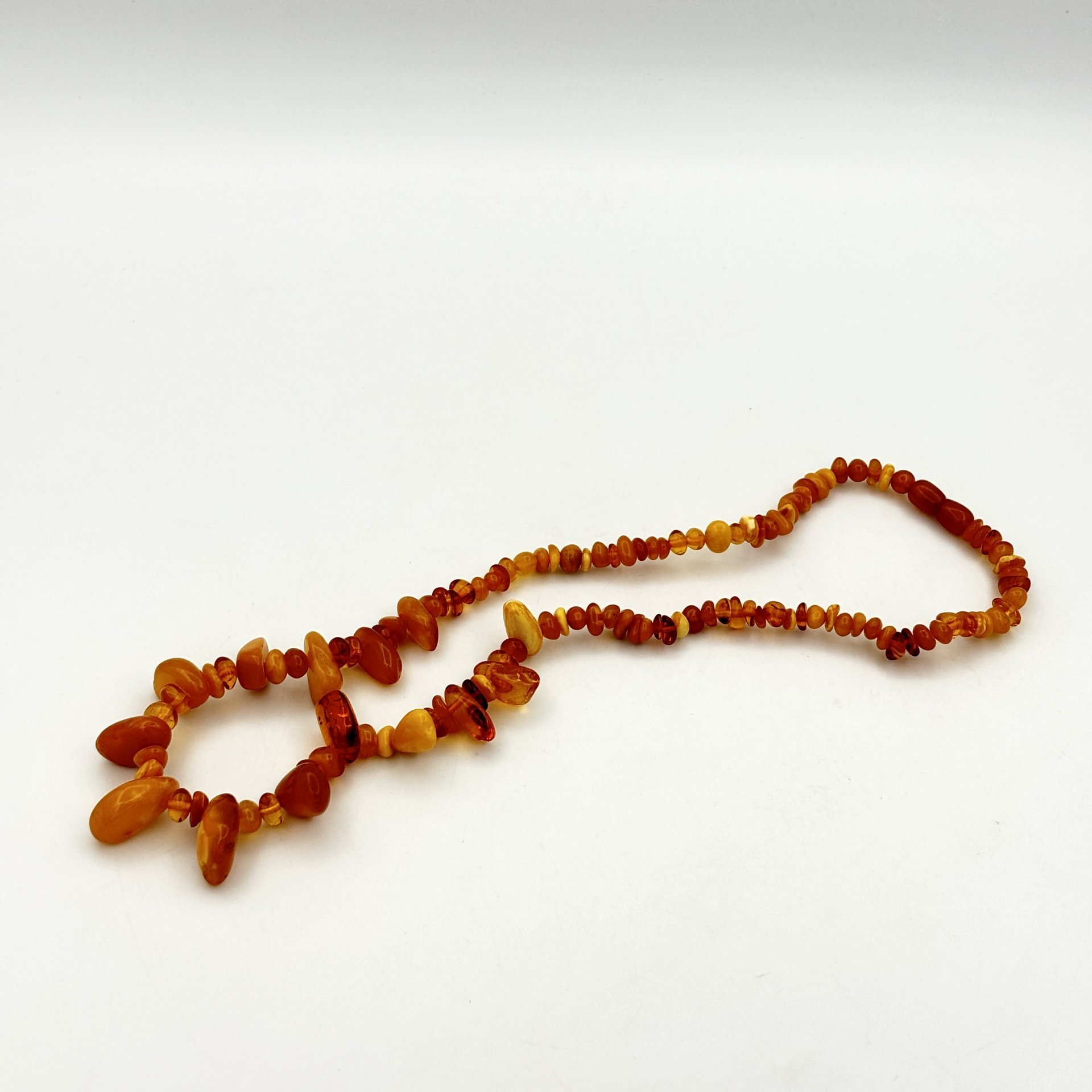 Бусы из бусин различных форм и размеров, янтарь, СССР, 1960-1980 гг.