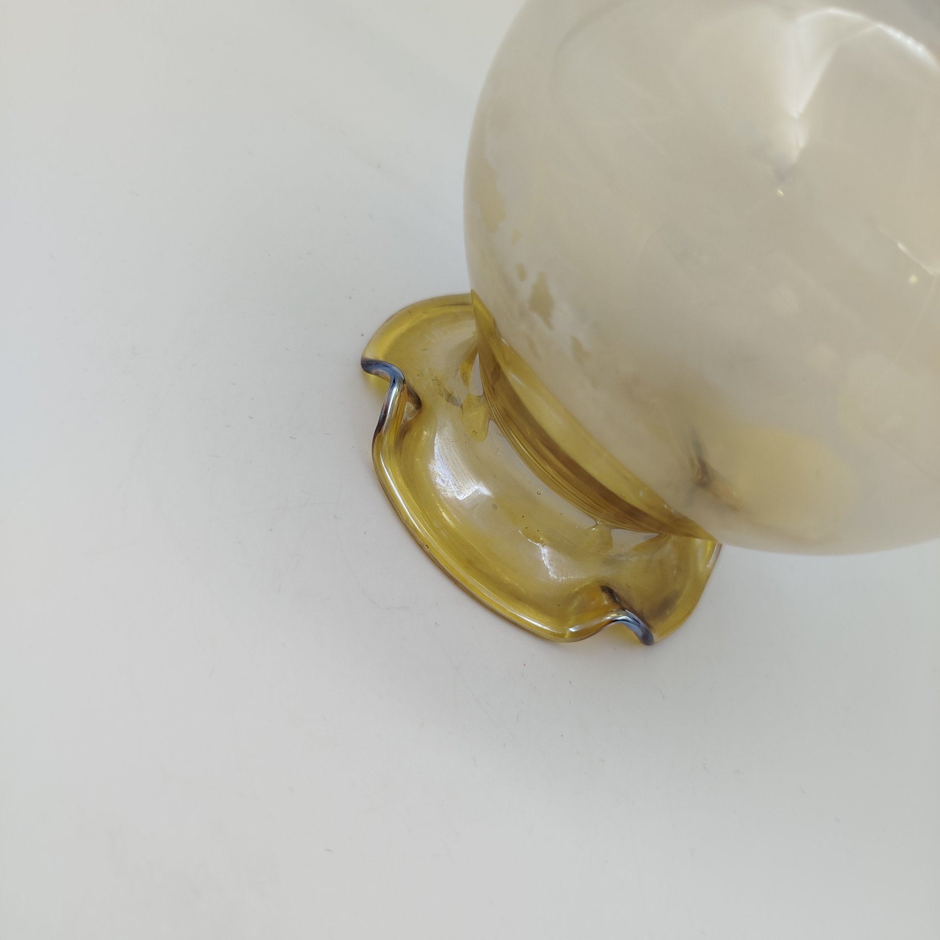 Графин (штоф) "Лебедь" с фигуркой внутри, Ламповый завод, цветное стекло, выдувание, люстр, СССР, 1960-1980 гг.