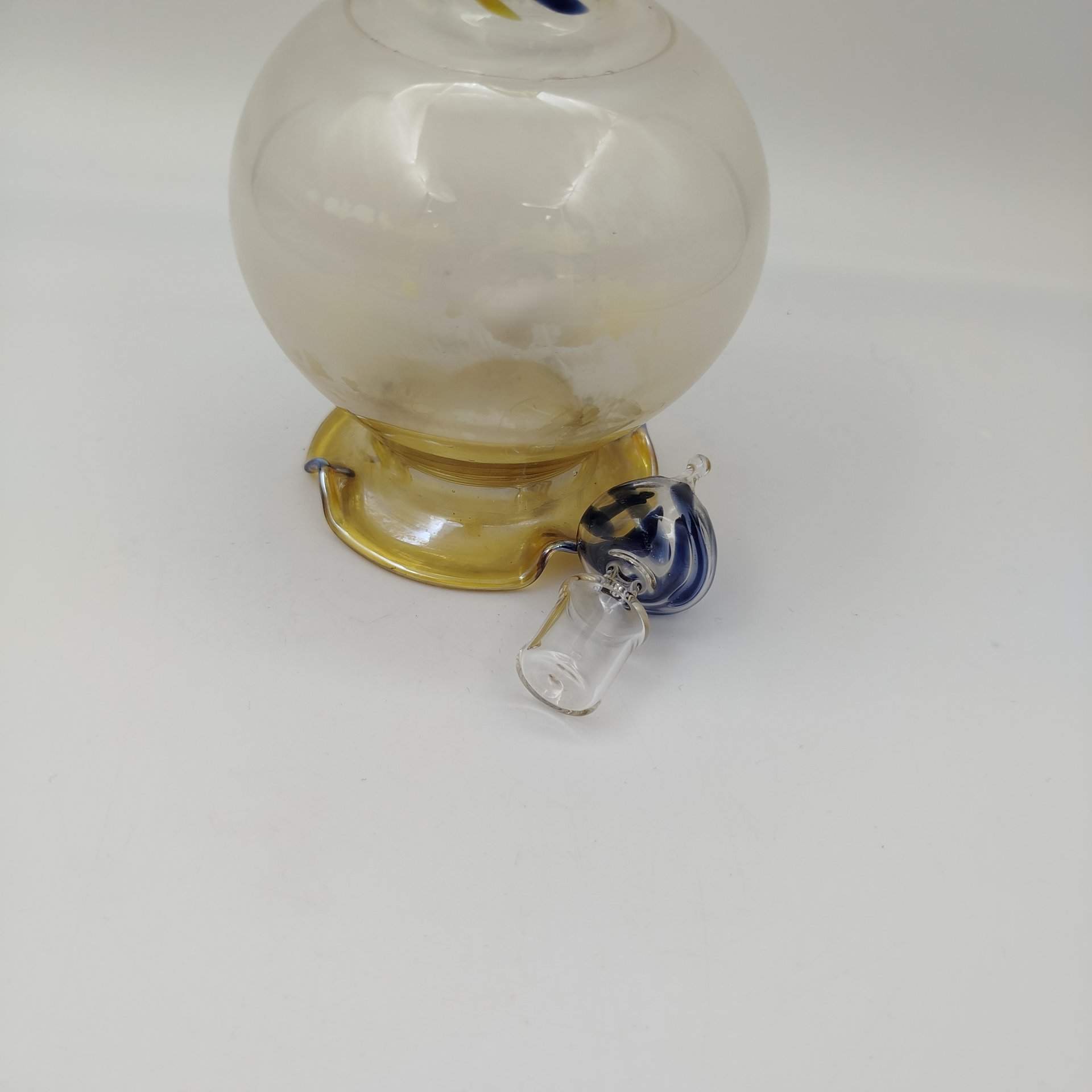 Графин (штоф) "Лебедь" с фигуркой внутри, Ламповый завод, цветное стекло, выдувание, люстр, СССР, 1960-1980 гг.