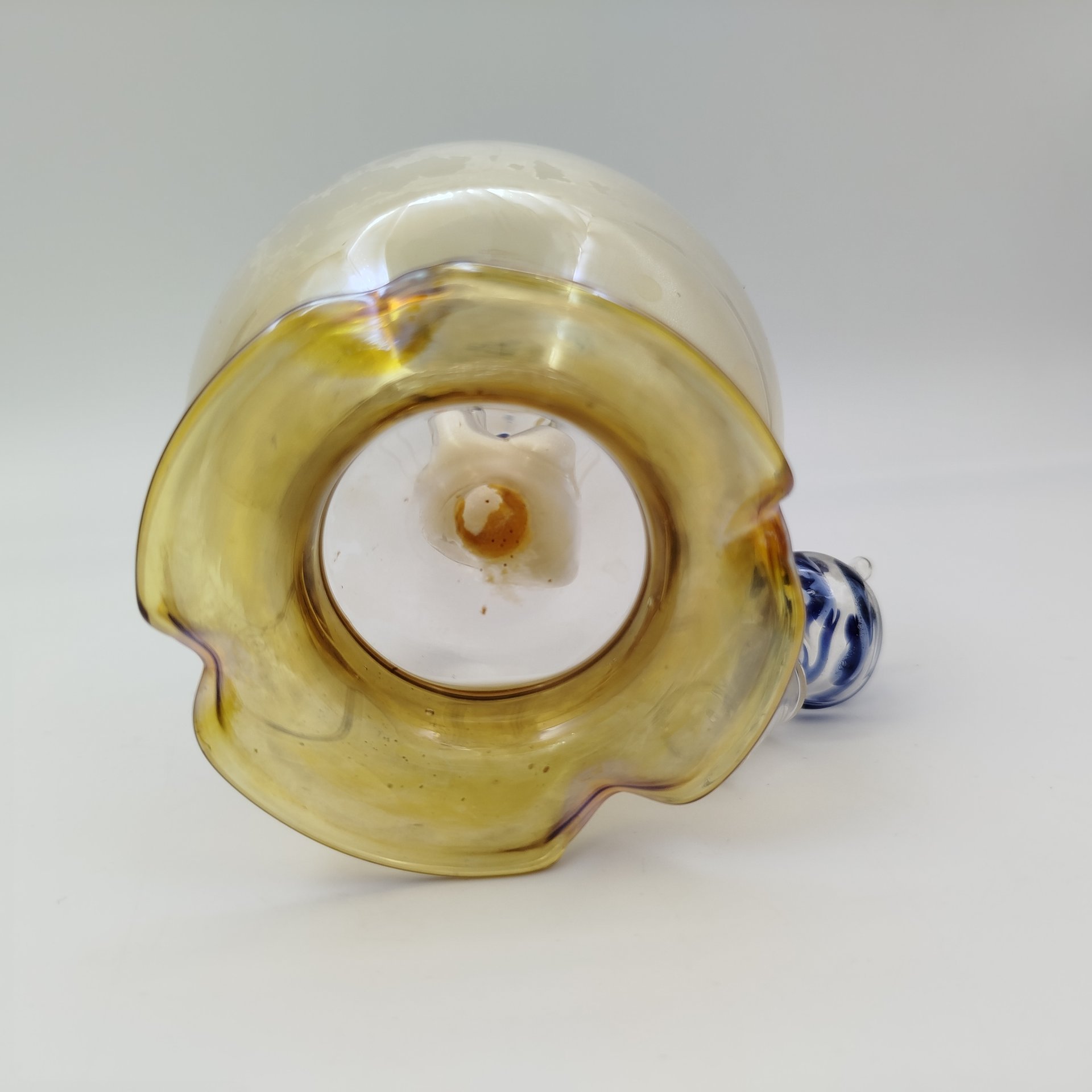 Графин (штоф) "Лебедь" с фигуркой внутри, Ламповый завод, цветное стекло, выдувание, люстр, СССР, 1960-1980 гг.