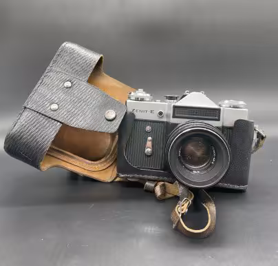 Фотоаппарат "Зенит-Е" с объективом "Гелиос-44-2" в родном кофре и документами, Красногорский механический завод (КМЗ)