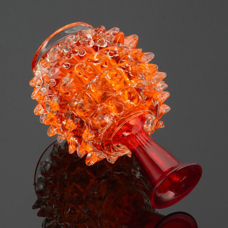 Миниатюрная ваза украшенная игольчатым декором (hobnail)