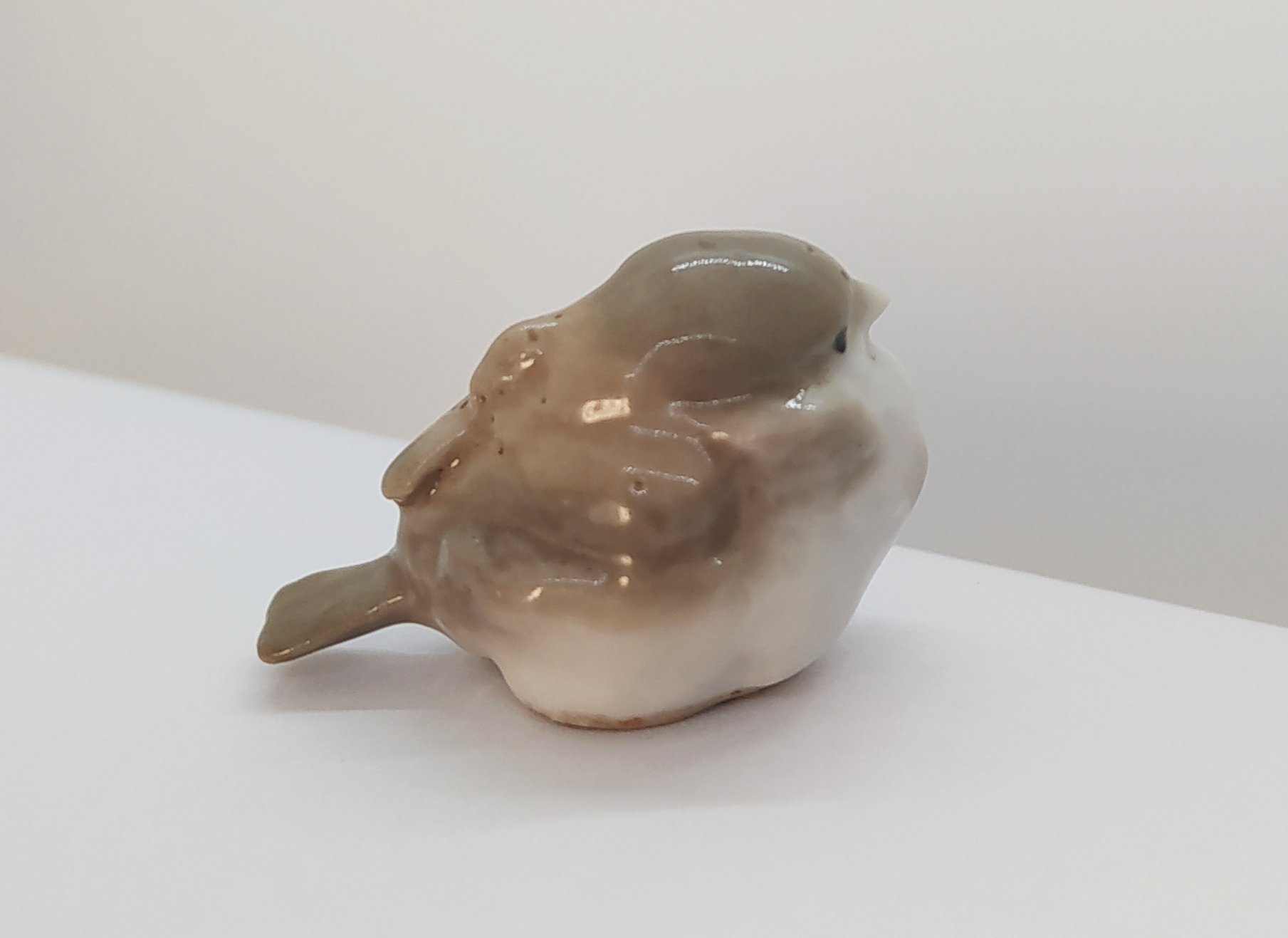 Статуэтка "Воробей" (из композиции), скульптор Л.Н. Сморгон, Ленинградский завод фарфоровых изделий (ЛЗФИ)