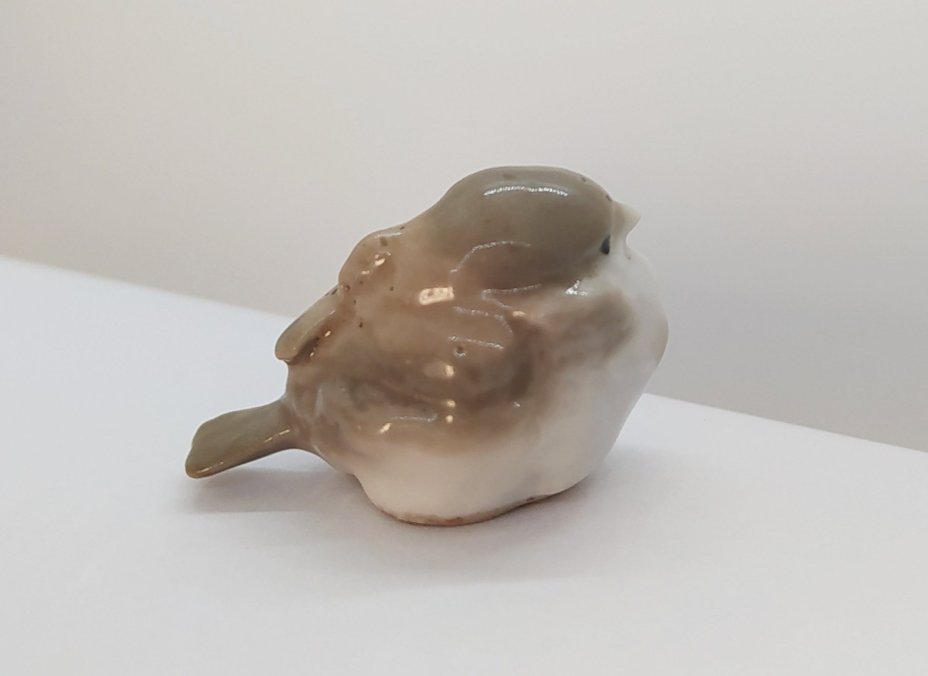 Статуэтка "Воробей" (из композиции), скульптор Л.Н. Сморгон, Ленинградский завод фарфоровых изделий (ЛЗФИ)