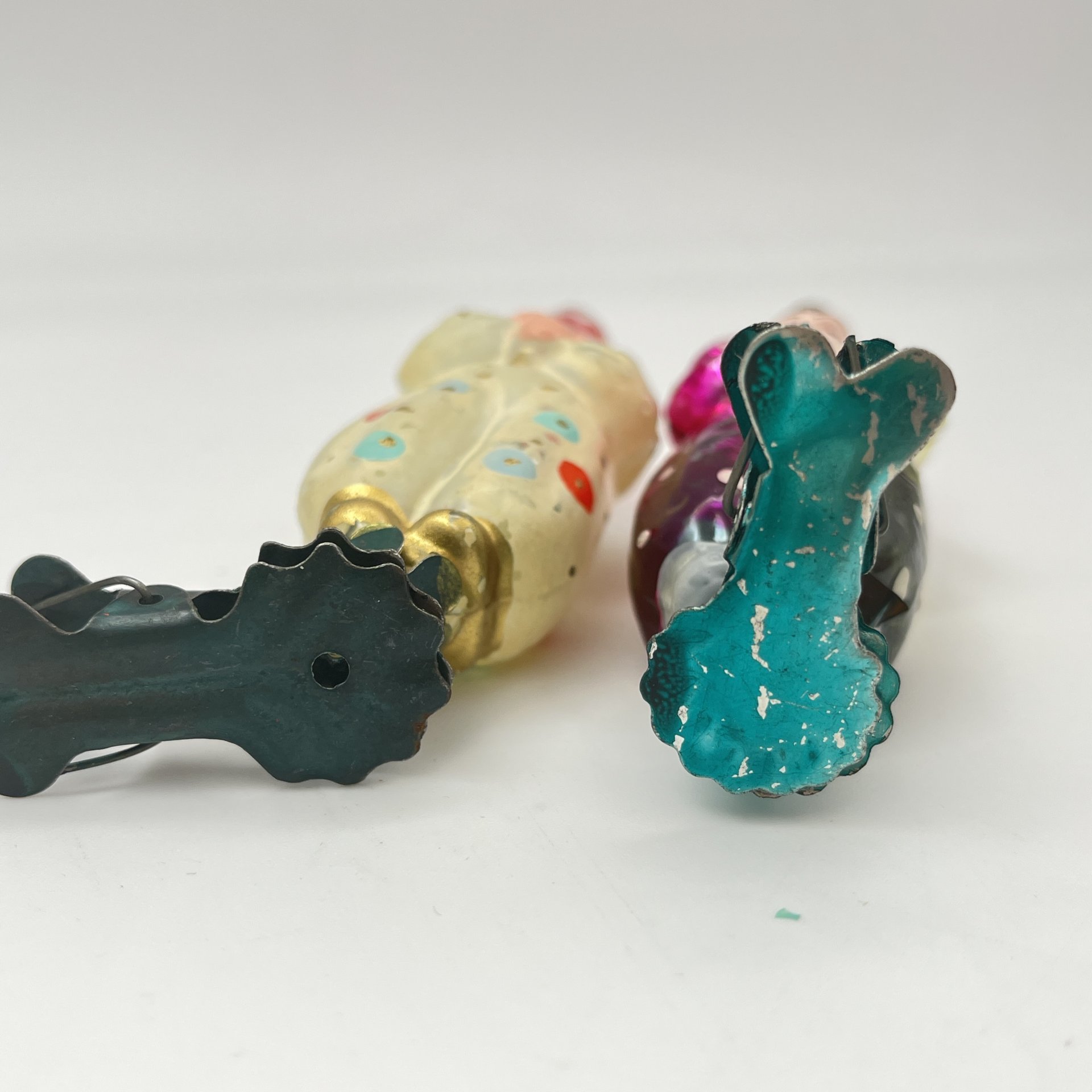 Набор из 2-х ёлочных игрушек "Клоун с дудочкой", стекло, роспись, металл, Завод стеклянных ёлочных украшений и оптических изделий, г. Москва, СССР, 1950-1960 гг.