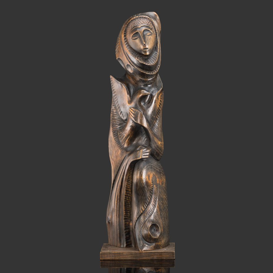 Скульптура "Женщина с голубем в руках", дерево, резьба, тонировка, Россия, 1990-2010 гг.