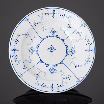 Тарелка, украшенная орнаментальным декором, Villeroy & Boch